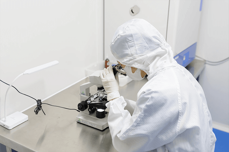 Kiểm mẫu dưới kính hiển vi